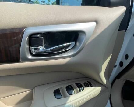 Белый Ниссан Патфайндер, объемом двигателя 2.5 л и пробегом 143 тыс. км за 12600 $, фото 10 на Automoto.ua