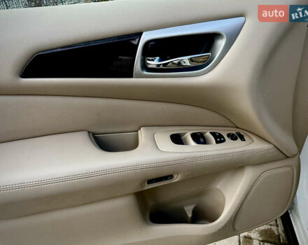 Белый Ниссан Патфайндер, объемом двигателя 2.5 л и пробегом 220 тыс. км за 11900 $, фото 9 на Automoto.ua