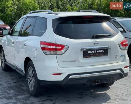 Белый Ниссан Патфайндер, объемом двигателя 2.5 л и пробегом 143 тыс. км за 12600 $, фото 3 на Automoto.ua