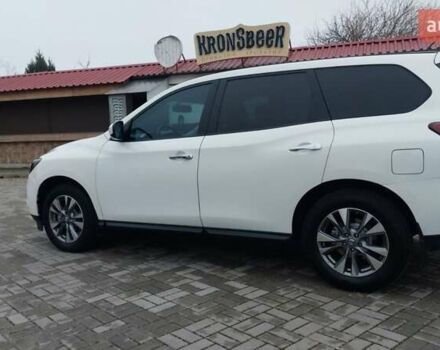 Белый Ниссан Патфайндер, объемом двигателя 3.5 л и пробегом 250 тыс. км за 12700 $, фото 3 на Automoto.ua