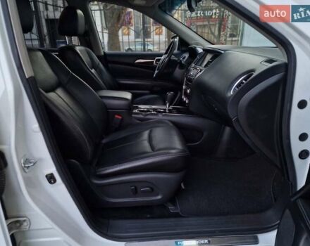 Білий Ніссан Патфайндер, об'ємом двигуна 2.5 л та пробігом 223 тис. км за 13490 $, фото 42 на Automoto.ua