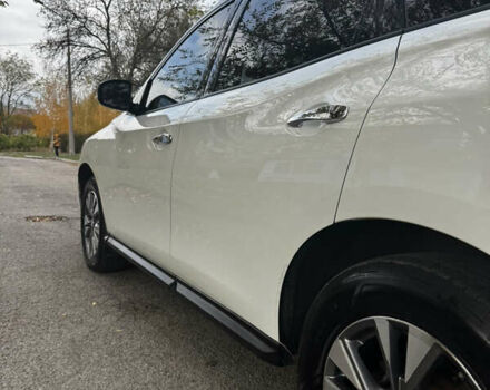 Белый Ниссан Патфайндер, объемом двигателя 3.5 л и пробегом 250 тыс. км за 11700 $, фото 4 на Automoto.ua