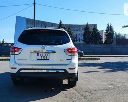 Белый Ниссан Патфайндер, объемом двигателя 2.49 л и пробегом 270 тыс. км за 12399 $, фото 6 на Automoto.ua