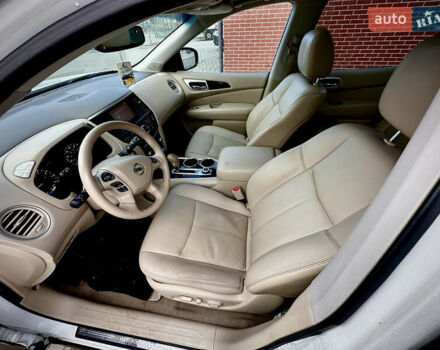 Белый Ниссан Патфайндер, объемом двигателя 2.5 л и пробегом 220 тыс. км за 11900 $, фото 11 на Automoto.ua