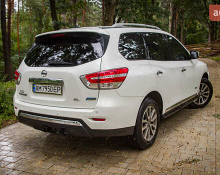 Ниссан Патфайндер 2014 в Житомире на Automoto.ua Белый Ниссан Патфайндер, объемом двигателя 2.5 л и пробегом 200 тыс. км за 14800 $, фото 4 на Automoto.ua