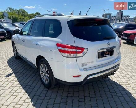 Белый Ниссан Патфайндер, объемом двигателя 2.5 л и пробегом 254 тыс. км за 13500 $, фото 4 на Automoto.ua