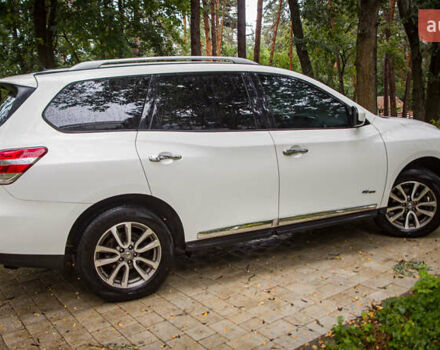 Ниссан Патфайндер 2014 в Житомире на Automoto.ua Белый Ниссан Патфайндер, объемом двигателя 2.5 л и пробегом 200 тыс. км за 14800 $, фото 3 на Automoto.ua