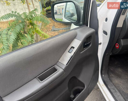 Ниссан Патфайндер 2014 в Киеве на Automoto.ua Белый Ниссан Патфайндер, объемом двигателя 2.5 л и пробегом 150 тыс. км за 6000 $, фото 5 на Automoto.ua