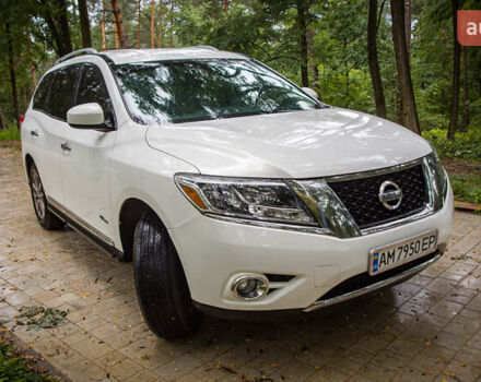 Ниссан Патфайндер 2014 в Житомире на Automoto.ua Белый Ниссан Патфайндер, объемом двигателя 2.5 л и пробегом 200 тыс. км за 14800 $, фото 1 на Automoto.ua