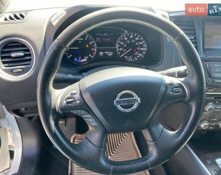 Белый Ниссан Патфайндер, объемом двигателя 2.5 л и пробегом 254 тыс. км за 13500 $, фото 13 на Automoto.ua