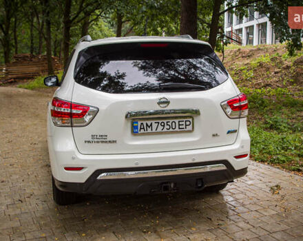 Ниссан Патфайндер 2014 в Житомире на Automoto.ua Белый Ниссан Патфайндер, объемом двигателя 2.5 л и пробегом 200 тыс. км за 14800 $, фото 5 на Automoto.ua