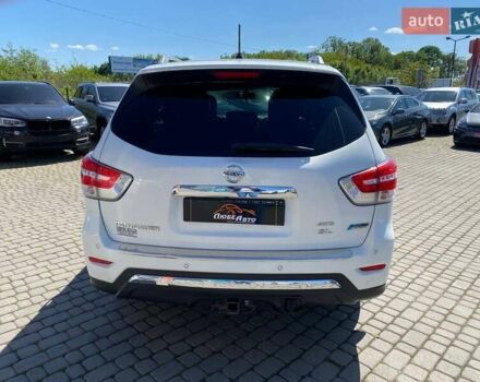 Белый Ниссан Патфайндер, объемом двигателя 2.5 л и пробегом 254 тыс. км за 13500 $, фото 5 на Automoto.ua
