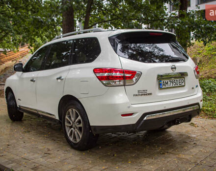 Ниссан Патфайндер 2014 в Житомире на Automoto.ua Белый Ниссан Патфайндер, объемом двигателя 2.5 л и пробегом 200 тыс. км за 14800 $, фото 6 на Automoto.ua