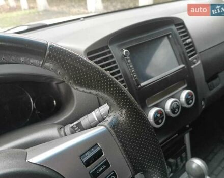 Білий Ніссан Патфайндер, об'ємом двигуна 3 л та пробігом 153 тис. км за 21000 $, фото 3 на Automoto.ua