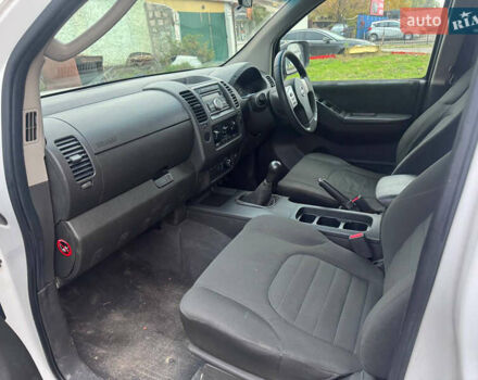 Ниссан Патфайндер 2014 в Киеве на Automoto.ua Белый Ниссан Патфайндер, объемом двигателя 2.5 л и пробегом 150 тыс. км за 6000 $, фото 4 на Automoto.ua