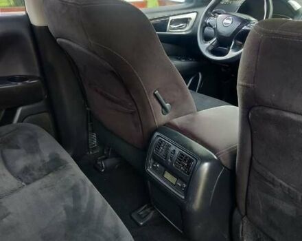 Белый Ниссан Патфайндер, объемом двигателя 3.5 л и пробегом 240 тыс. км за 10900 $, фото 7 на Automoto.ua