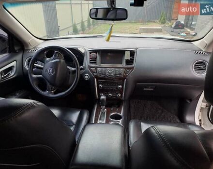 Белый Ниссан Патфайндер, объемом двигателя 3.5 л и пробегом 124 тыс. км за 13800 $, фото 7 на Automoto.ua