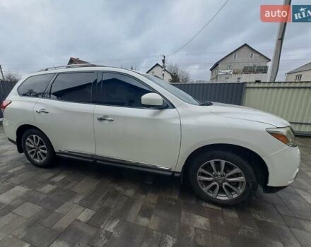 Белый Ниссан Патфайндер, объемом двигателя 3.5 л и пробегом 124 тыс. км за 13800 $, фото 1 на Automoto.ua