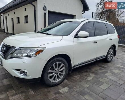 Белый Ниссан Патфайндер, объемом двигателя 3.5 л и пробегом 124 тыс. км за 13800 $, фото 2 на Automoto.ua