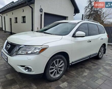 Белый Ниссан Патфайндер, объемом двигателя 3.5 л и пробегом 124 тыс. км за 13800 $, фото 3 на Automoto.ua