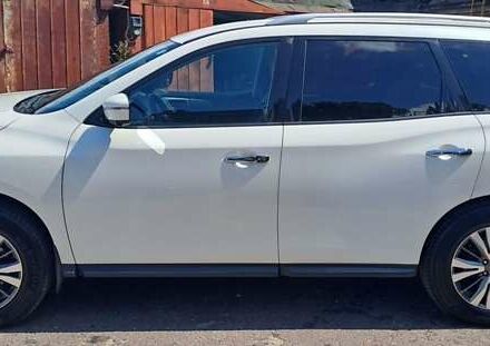 Білий Ніссан Патфайндер, об'ємом двигуна 3.5 л та пробігом 135 тис. км за 16000 $, фото 1 на Automoto.ua