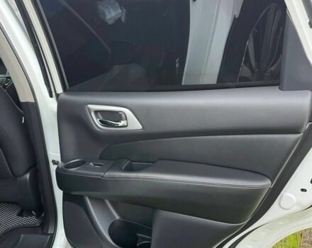 Белый Ниссан Патфайндер, объемом двигателя 3.5 л и пробегом 110 тыс. км за 15000 $, фото 14 на Automoto.ua