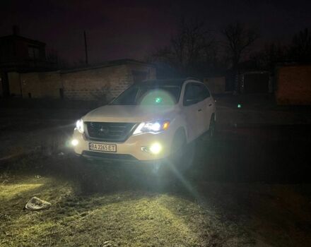 Белый Ниссан Патфайндер, объемом двигателя 3.5 л и пробегом 110 тыс. км за 15000 $, фото 5 на Automoto.ua