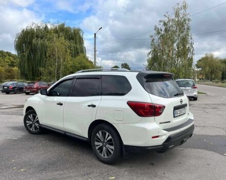 Белый Ниссан Патфайндер, объемом двигателя 3.5 л и пробегом 110 тыс. км за 15000 $, фото 3 на Automoto.ua