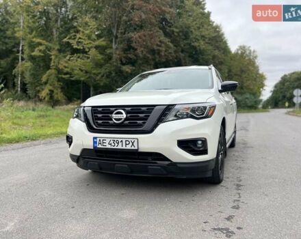 Ніссан Патфайндер 2017 у Красилове на Automoto.ua Білий Ніссан Патфайндер, об'ємом двигуна 3.5 л та пробігом 49 тис. км за 18600 $, фото 1 на Automoto.ua