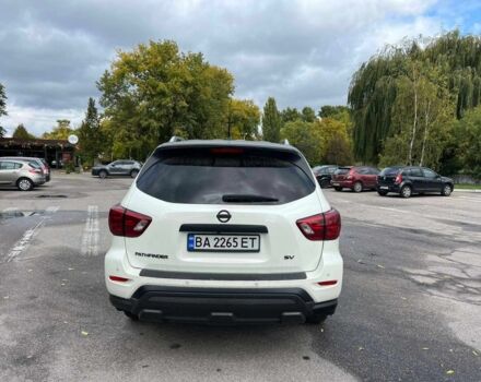 Белый Ниссан Патфайндер, объемом двигателя 3.5 л и пробегом 110 тыс. км за 15000 $, фото 4 на Automoto.ua