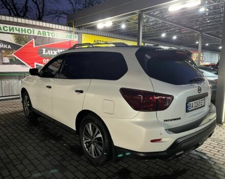 Белый Ниссан Патфайндер, объемом двигателя 3.5 л и пробегом 110 тыс. км за 15000 $, фото 8 на Automoto.ua