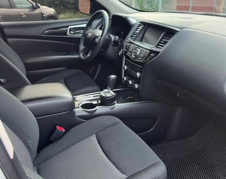 Белый Ниссан Патфайндер, объемом двигателя 3.5 л и пробегом 110 тыс. км за 15000 $, фото 12 на Automoto.ua