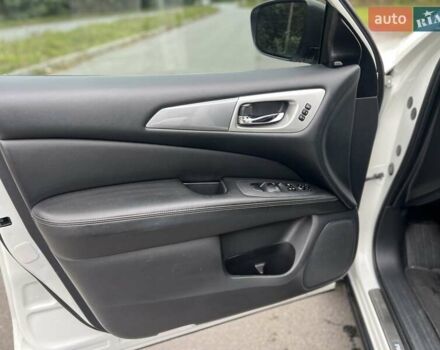 Ніссан Патфайндер 2017 у Красилове на Automoto.ua Білий Ніссан Патфайндер, об'ємом двигуна 3.5 л та пробігом 49 тис. км за 18600 $, фото 12 на Automoto.ua