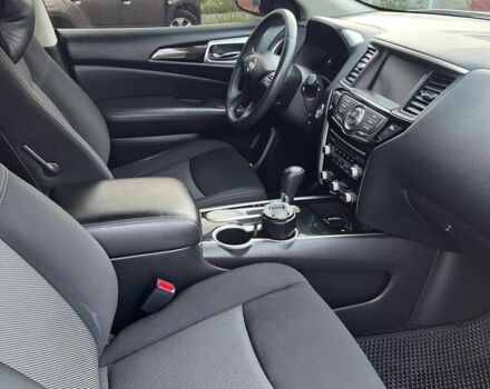 Белый Ниссан Патфайндер, объемом двигателя 3.5 л и пробегом 110 тыс. км за 15000 $, фото 13 на Automoto.ua