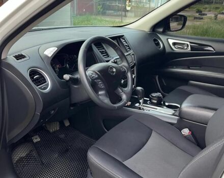 Белый Ниссан Патфайндер, объемом двигателя 3.5 л и пробегом 110 тыс. км за 15000 $, фото 9 на Automoto.ua