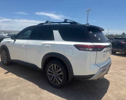 Белый Ниссан Патфайндер, объемом двигателя 3.5 л и пробегом 22 тыс. км за 10500 $, фото 1 на Automoto.ua