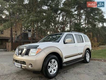 Ніссан Патфайндер 2005 у Києві на Automoto.ua Білий Ніссан Патфайндер, об'ємом двигуна 3.96 л та пробігом 160 тис. км за 6800 $, фото 1 на Automoto.ua