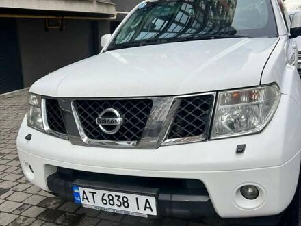 Белый Ниссан Патфайндер, объемом двигателя 2.5 л и пробегом 325 тыс. км за 11500 $, фото 1 на Automoto.ua