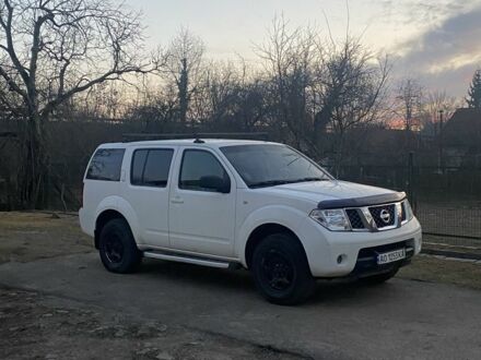 Ниссан Патфайндер 2008 в Мукачеве на Automoto.ua Белый Ниссан Патфайндер, объемом двигателя 2.5 л и пробегом 251 тыс. км за 7800 $, фото 1 на Automoto.ua