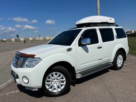 Ниссан Патфайндер 2011 в Одессе на Automoto.ua Белый Ниссан Патфайндер, объемом двигателя 2.5 л и пробегом 128 тыс. км за 16700 $, фото 1 на Automoto.ua