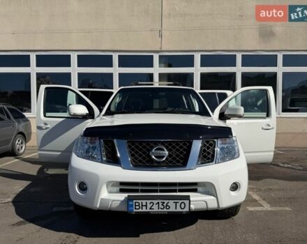 Белый Ниссан Патфайндер, объемом двигателя 2.49 л и пробегом 267 тыс. км за 15200 $, фото 1 на Automoto.ua