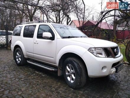 Ниссан Патфайндер 2011 в Тячеве на Automoto.ua Белый Ниссан Патфайндер, объемом двигателя 2.5 л и пробегом 255 тыс. км за 14900 $, фото 1 на Automoto.ua