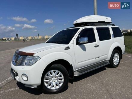 Ниссан Патфайндер 2011 в Одессе на Automoto.ua Белый Ниссан Патфайндер, объемом двигателя 2.5 л и пробегом 128 тыс. км за 15200 $, фото 1 на Automoto.ua