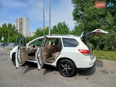Ниссан Патфайндер 2012 в Киеве на Automoto.ua Белый Ниссан Патфайндер, объемом двигателя 3.5 л и пробегом 266 тыс. км за 14999 $, фото 1 на Automoto.ua
