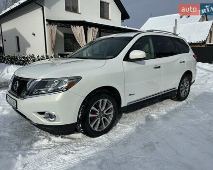 Белый Ниссан Патфайндер, объемом двигателя 2.49 л и пробегом 210 тыс. км за 13850 $, фото 1 на Automoto.ua
