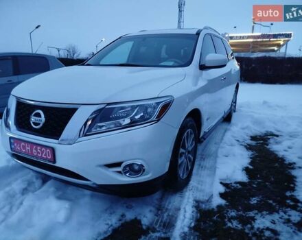 Белый Ниссан Патфайндер, объемом двигателя 2.5 л и пробегом 223 тыс. км за 12000 $, фото 1 на Automoto.ua