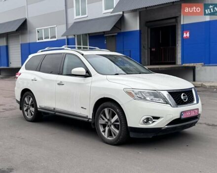 Белый Ниссан Патфайндер, объемом двигателя 2.5 л и пробегом 240 тыс. км за 14000 $, фото 1 на Automoto.ua