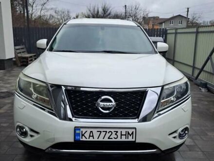 Белый Ниссан Патфайндер, объемом двигателя 3.5 л и пробегом 124 тыс. км за 13800 $, фото 1 на Automoto.ua
