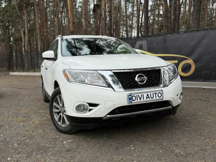 Белый Ниссан Патфайндер, объемом двигателя 3.5 л и пробегом 135 тыс. км за 15900 $, фото 1 на Automoto.ua