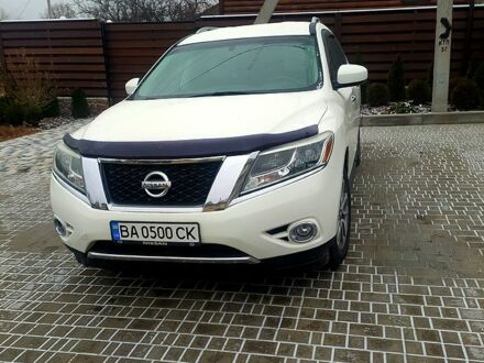 Белый Ниссан Патфайндер, объемом двигателя 3.5 л и пробегом 15900 тыс. км за 14500 $, фото 1 на Automoto.ua